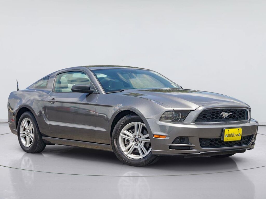 2014 Ford Mustang V6 — photo 1 of 2