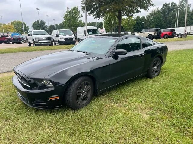2014 Ford Mustang V6 — photo 1 of 13