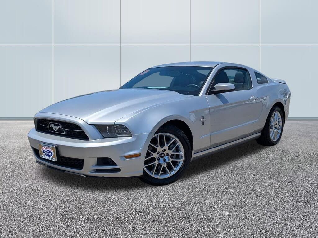 2014 Ford Mustang V6 Premium — photo 1 of 1