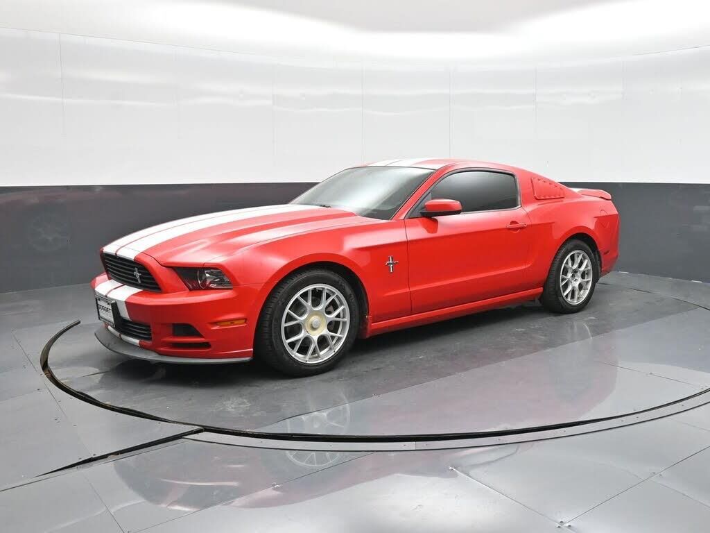 2013 Ford Mustang V6 Premium — photo 1 of 1