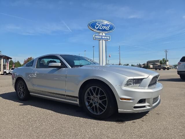 2014 Ford Mustang V6 Premium — photo 1 of 13