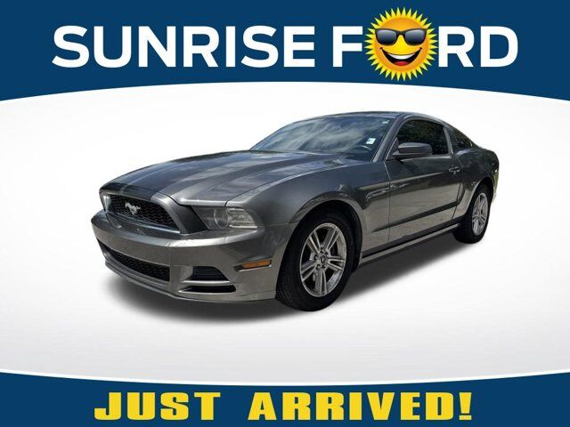 2013 Ford Mustang V6 — photo 1 of 2