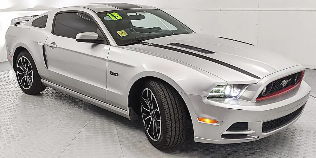 2013 Ford Mustang GT Premium — photo 1 of 25