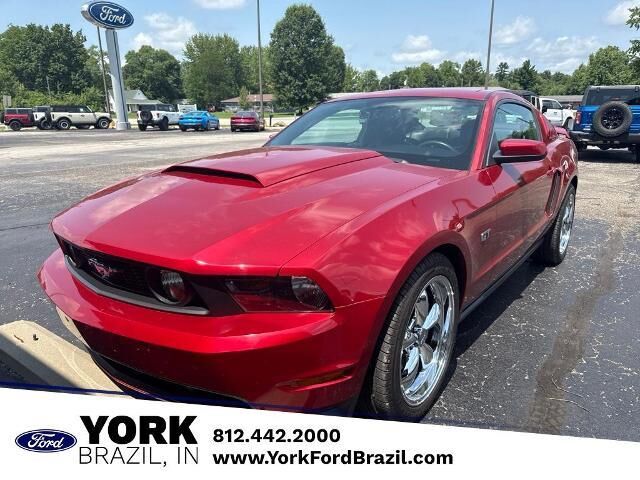 2010 Ford Mustang GT — photo 1 of 8