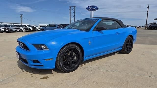 2014 Ford Mustang V6 — photo 1 of 13