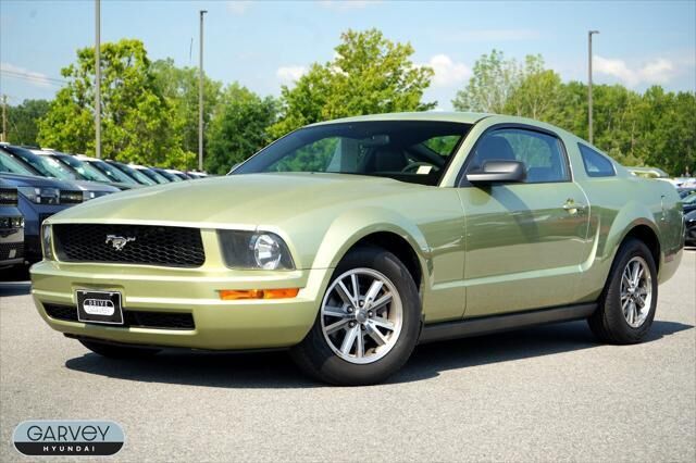 2005 Ford Mustang V6 Deluxe — photo 1 of 40