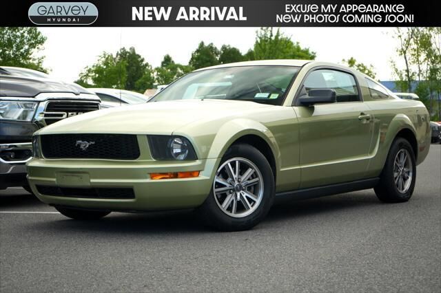 2005 Ford Mustang V6 Deluxe