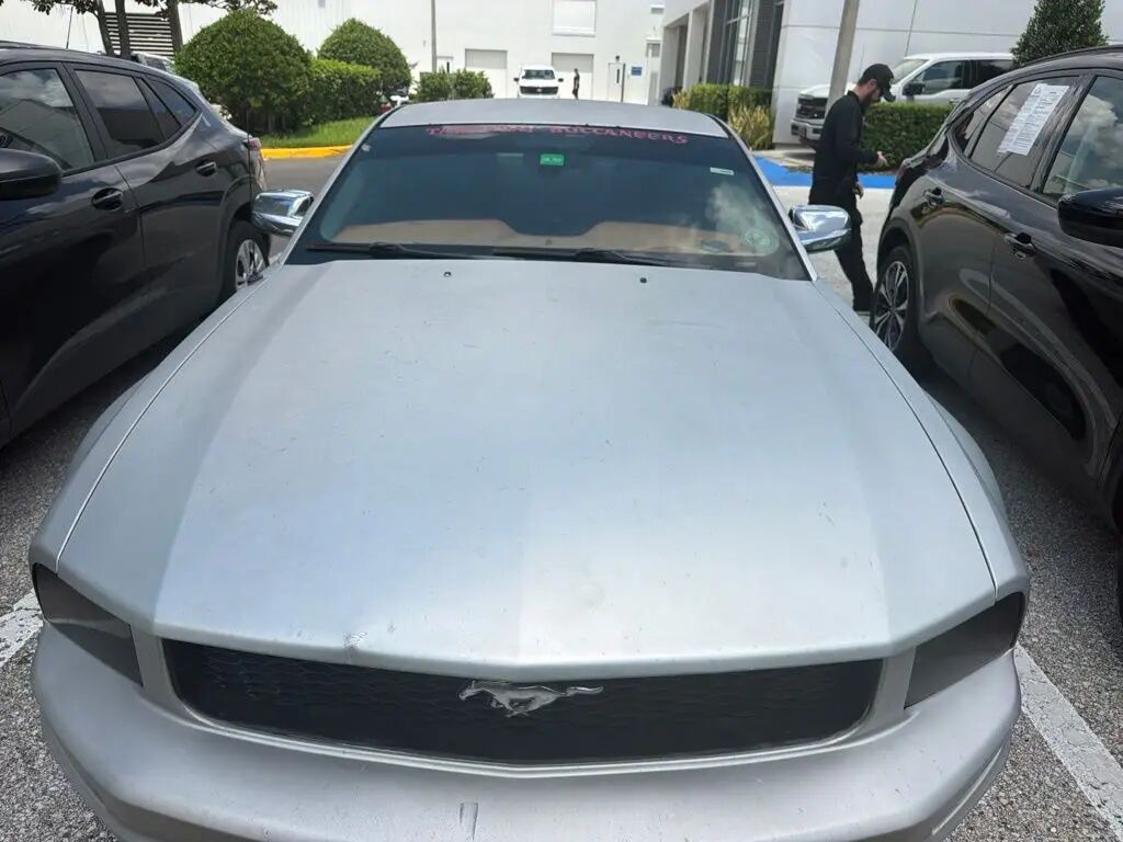 2005 Ford Mustang V6 Premium — photo 1 of 5