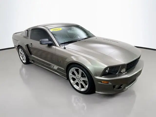 2005 Ford Mustang GT Premium — photo 1 of 13