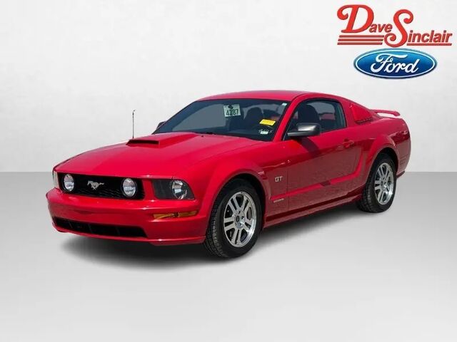 2005 Ford Mustang GT Deluxe — photo 1 of 37