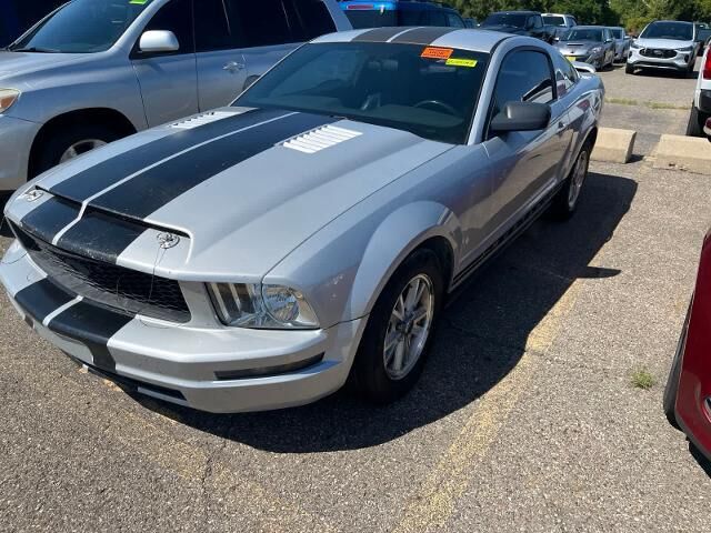 2006 Ford Mustang V6 Standard — photo 1 of 13
