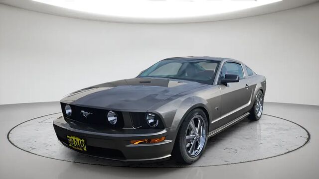 2005 Ford Mustang GT Premium