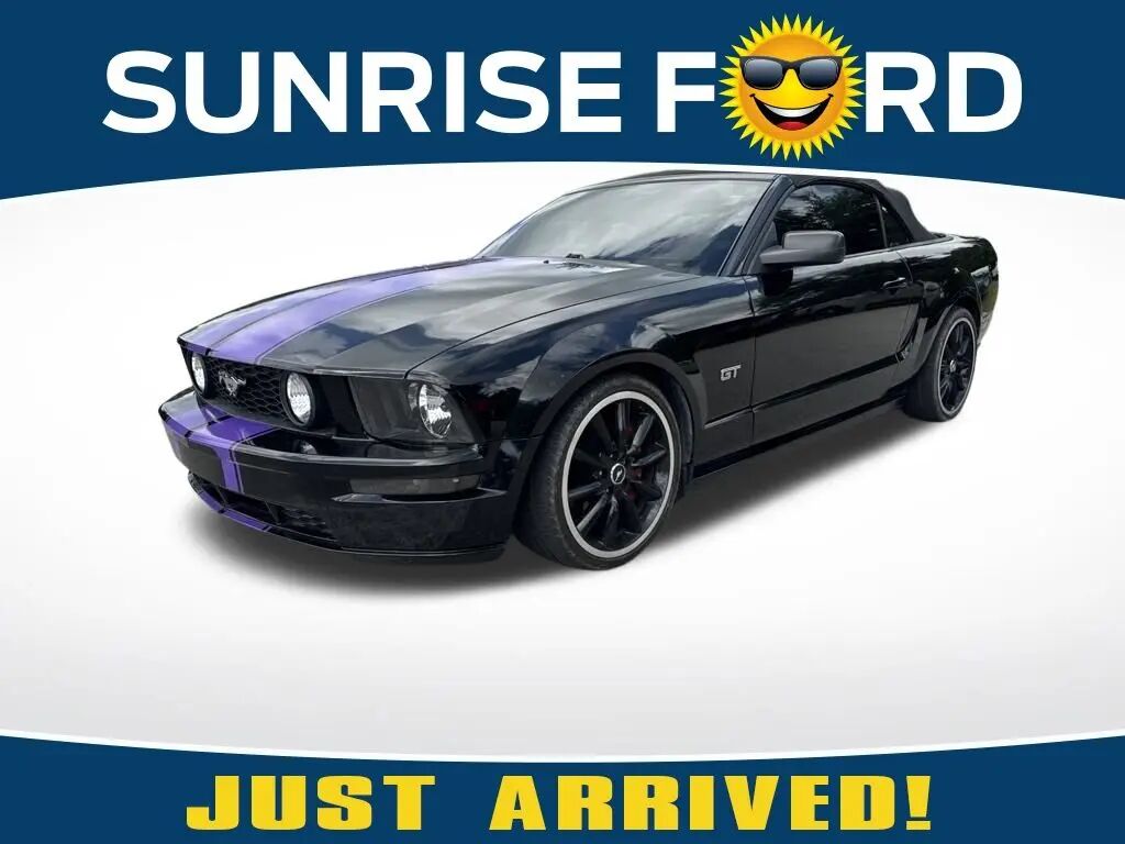 2006 Ford Mustang GT Deluxe — photo 1 of 13