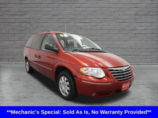 2006 Chrysler Town and Country Limited — photo 1 of 13