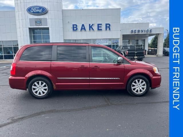 2011 Chrysler Town and Country Touring-L — photo 1 of 26