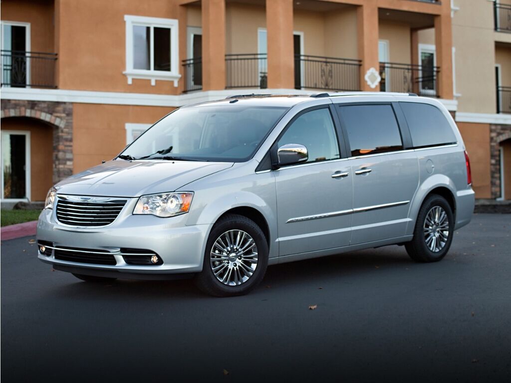2011 Chrysler Town & Country Touring-L — photo 1 of 1