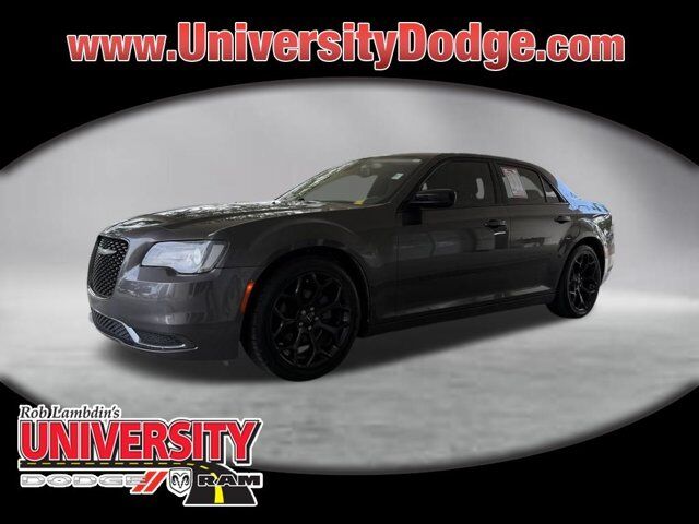 2019 Chrysler 300 Touring — photo 1 of 1
