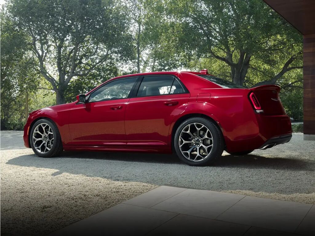 2023 Chrysler 300 Touring — photo 1 of 14