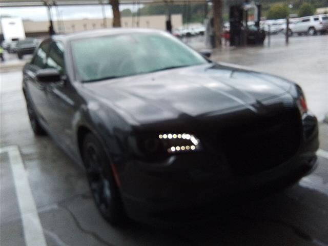 2020 Chrysler 300 Touring — photo 1 of 13