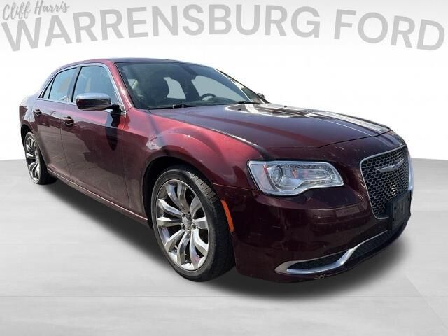 2018 Chrysler 300 Touring — photo 1 of 14
