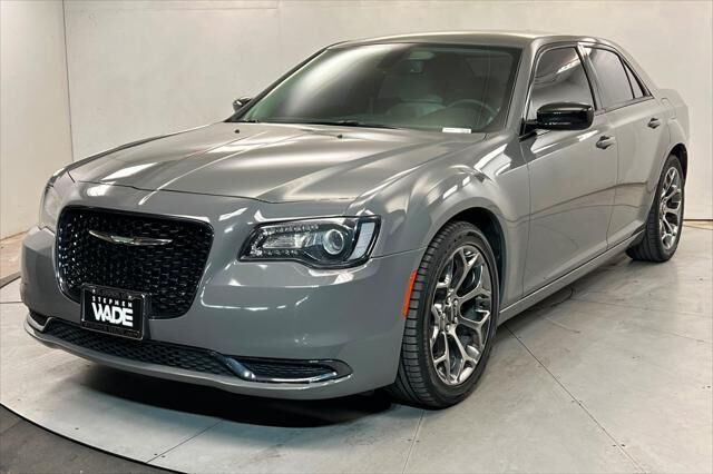 2018 Chrysler 300 Touring — photo 1 of 36