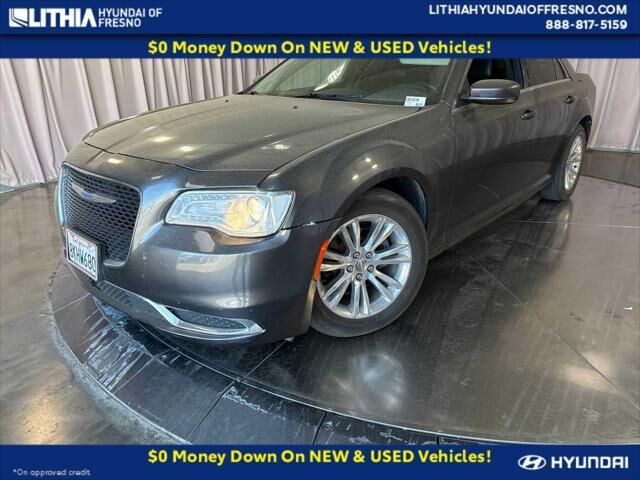 2019 Chrysler 300 Touring L — photo 1 of 13