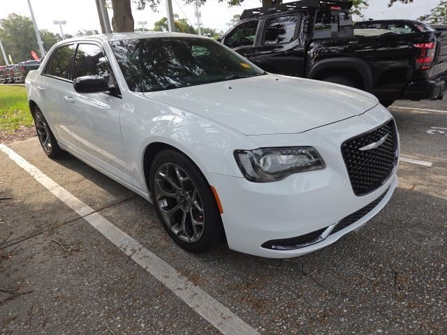 2018 Chrysler 300 Touring — photo 1 of 13