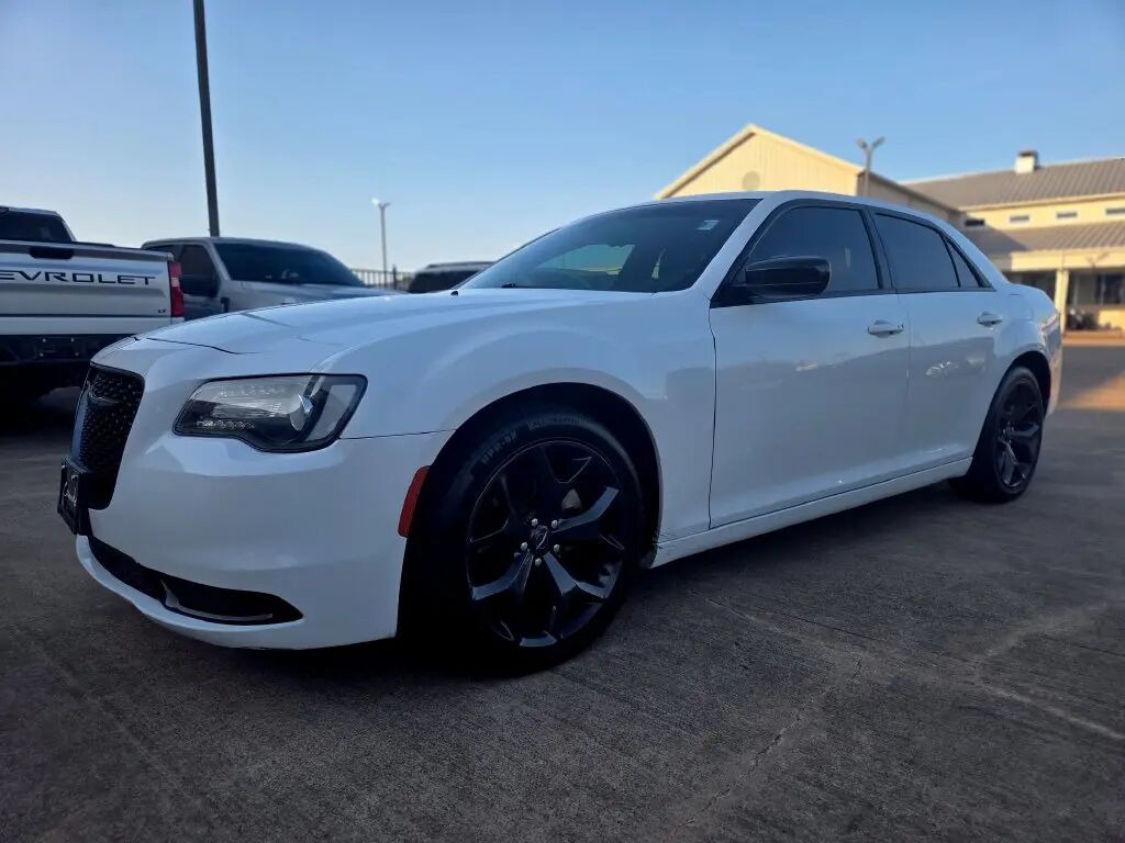 2021 Chrysler 300 Touring — photo 1 of 13