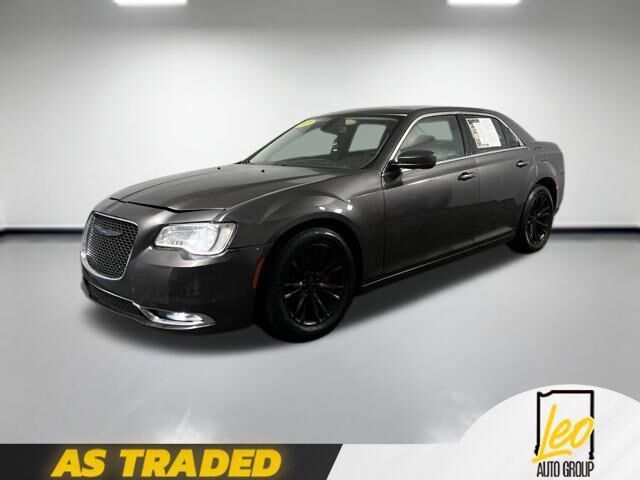 2017 Chrysler 300 Limited — photo 1 of 13