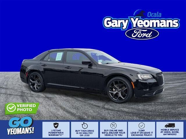 2023 Chrysler 300 Touring — photo 1 of 39