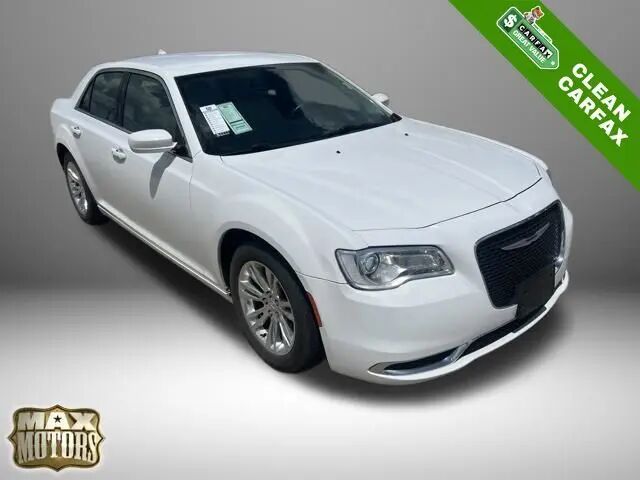2020 Chrysler 300 Touring — photo 1 of 13
