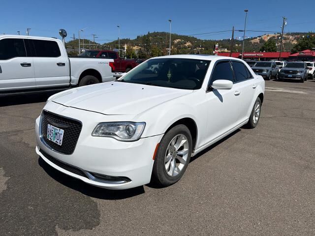 2016 Chrysler 300 Limited — photo 1 of 7