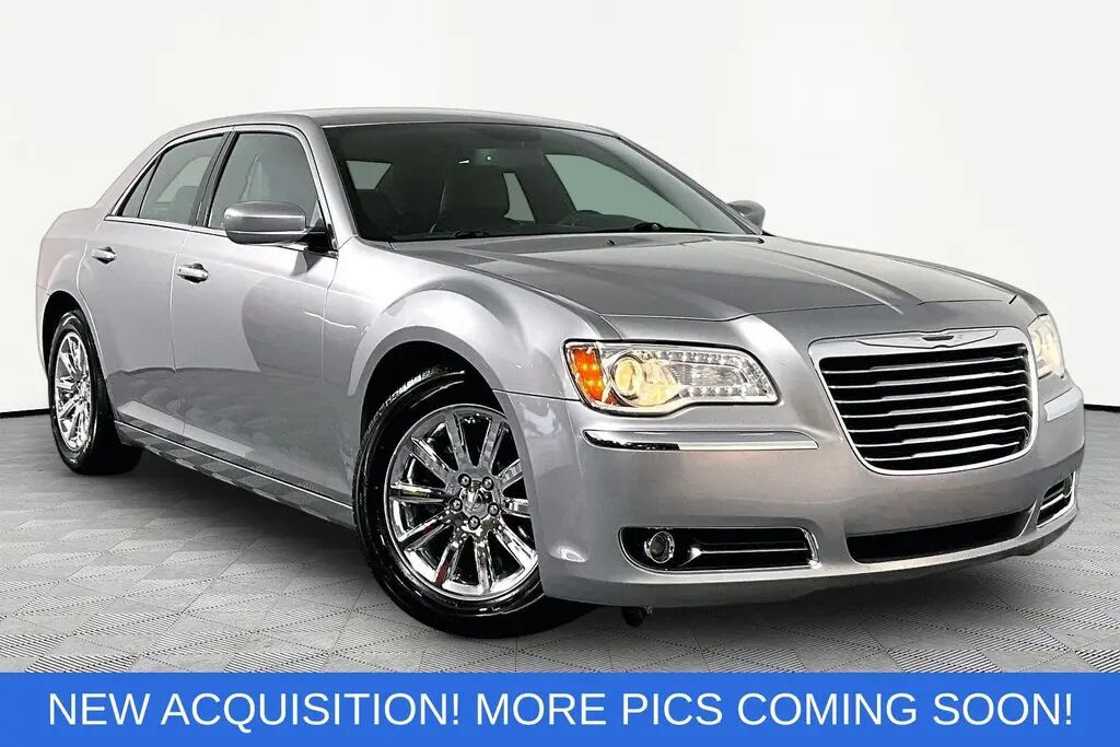 2014 Chrysler 300 Base — photo 1 of 13