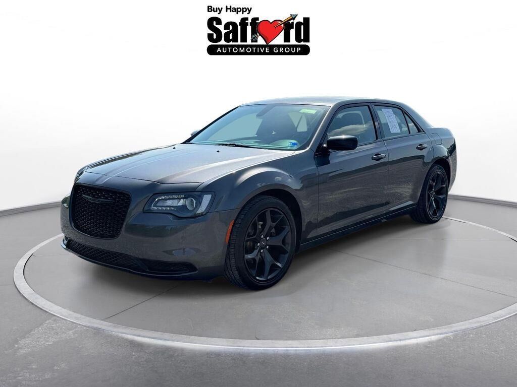 2022 Chrysler 300 Touring — photo 1 of 13