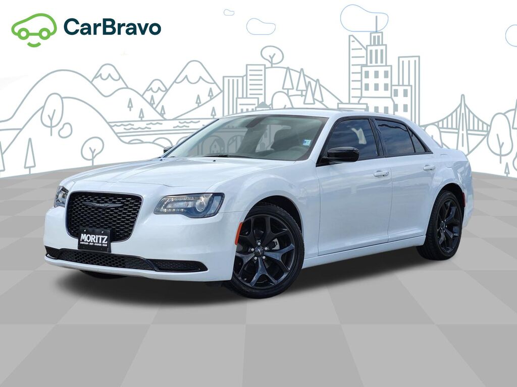 2023 Chrysler 300 Touring — photo 1 of 6