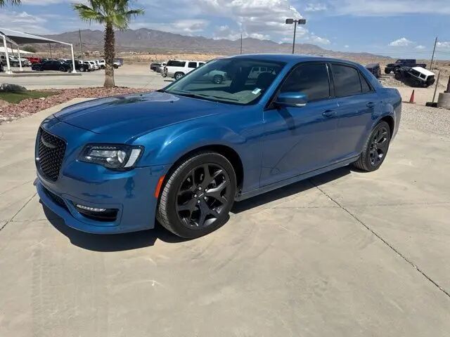 2021 Chrysler 300 Touring — photo 1 of 1