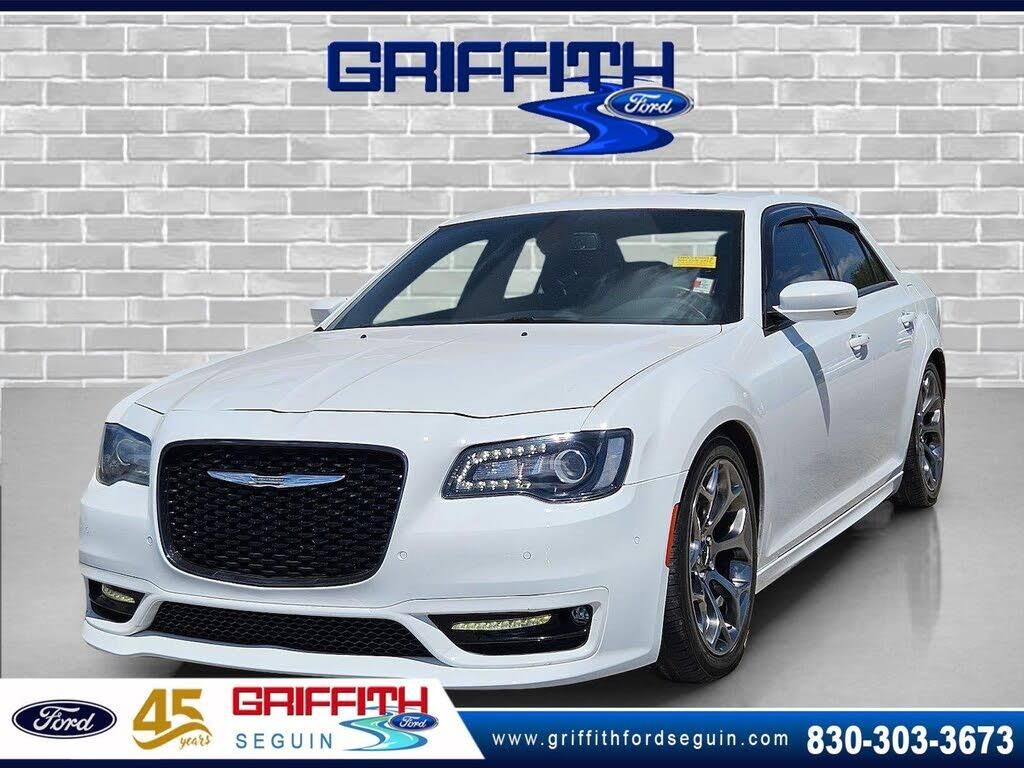 2018 Chrysler 300 S — photo 1 of 1