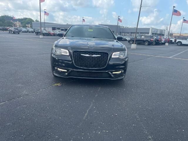 2017 Chrysler 300 S — photo 1 of 9