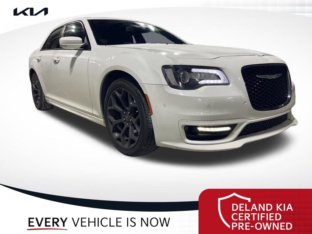2019 Chrysler 300 S — photo 1 of 10