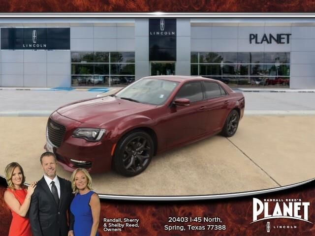 2022 Chrysler 300 Touring L — photo 1 of 13