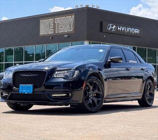 2022 Chrysler 300 Touring L — photo 1 of 13