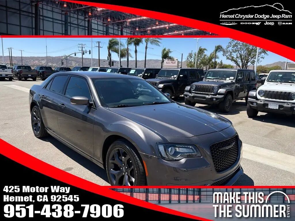 2023 Chrysler 300 Touring L — photo 1 of 13