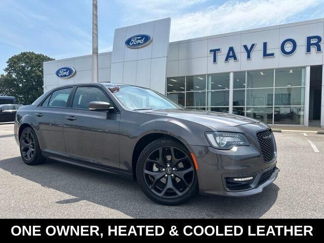 2023 Chrysler 300 Touring L
