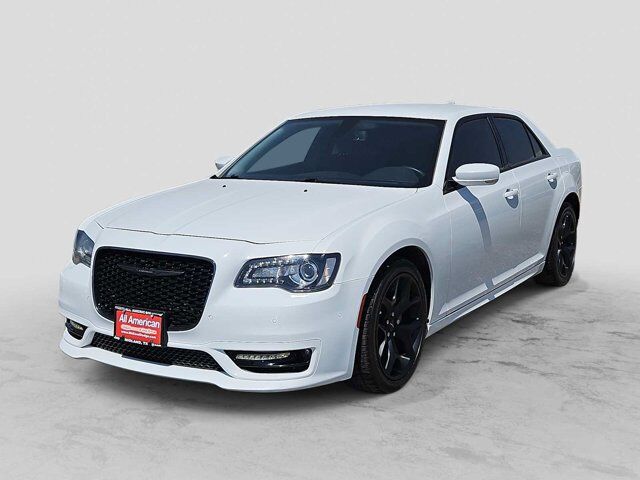 2022 Chrysler 300 Touring L — photo 1 of 1
