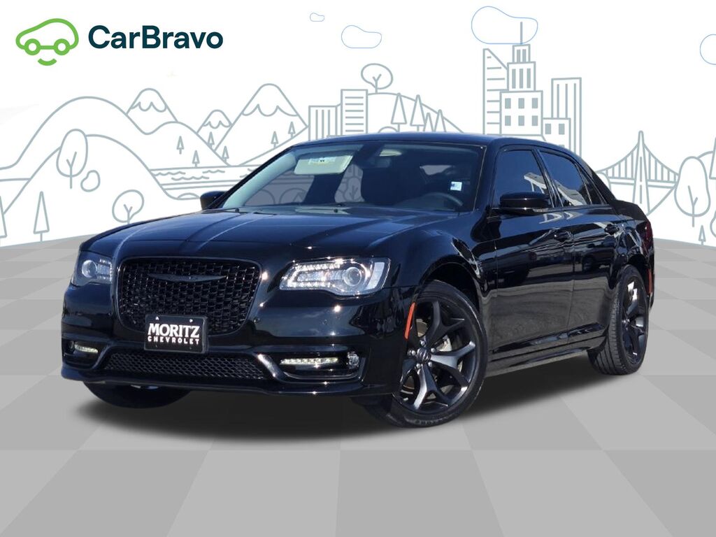 2023 Chrysler 300 Touring L — photo 1 of 7