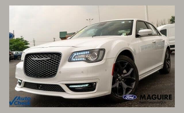 2023 Chrysler 300 Touring L — photo 1 of 1