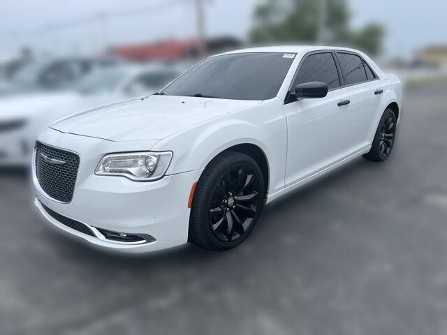 2019 Chrysler 300 Limited — photo 1 of 18
