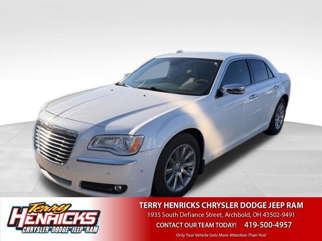 2013 Chrysler 300 C — photo 1 of 26