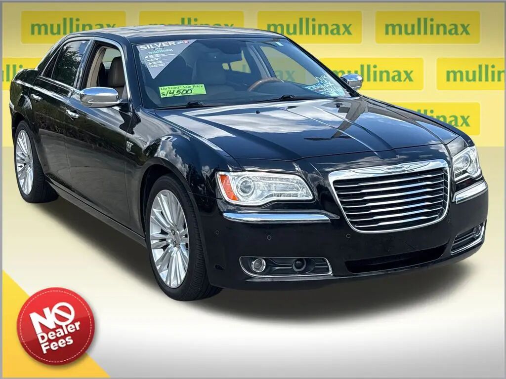 2013 Chrysler 300 C — photo 1 of 35