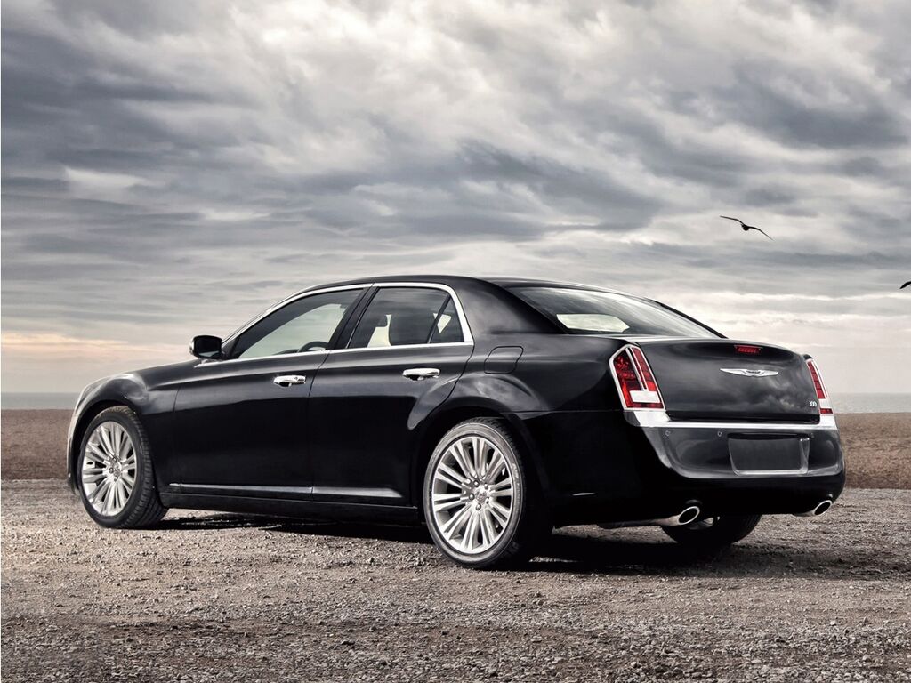 2012 Chrysler 300 C — photo 1 of 13